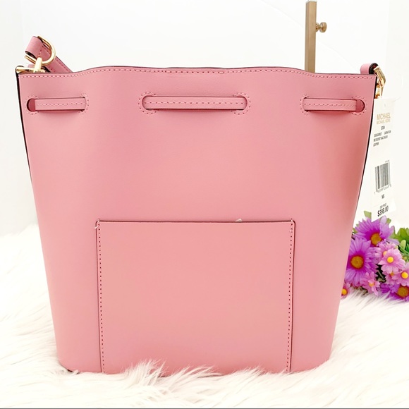 📌CLOSING SALE📌MICHAEL KORS BUCKET MESSENGER BAG - Picture 5 of 8